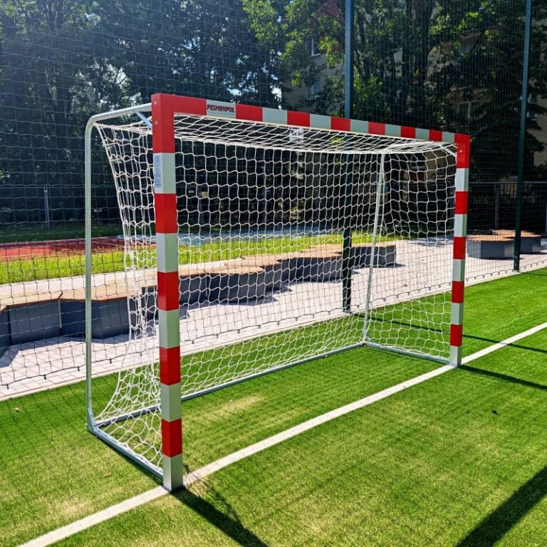 aluminum-handball-goals-reinforced-profile-the-main-frame-connected-in-the-corners-extended-with-folding-bows
