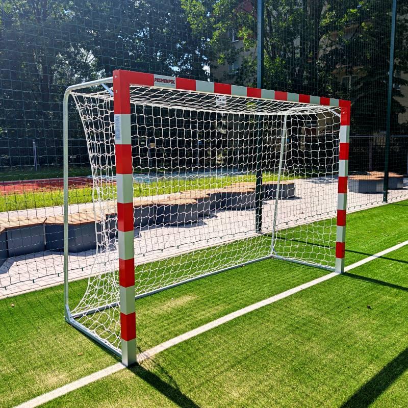 aluminum-handball-goals-reinforced-profile-the-main-frame-connected-in-the-corners-extended-with-folding-bows